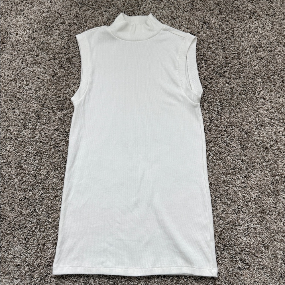 Never worn Gap sleeveless White Turtleneck Top